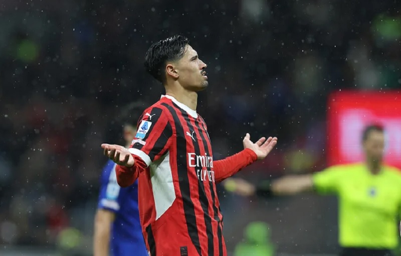Gelandang AC Milan berdarah Indonesia Tijjani  Reijnders dapat tawaran fantastis dari klub kaya Manchester City.