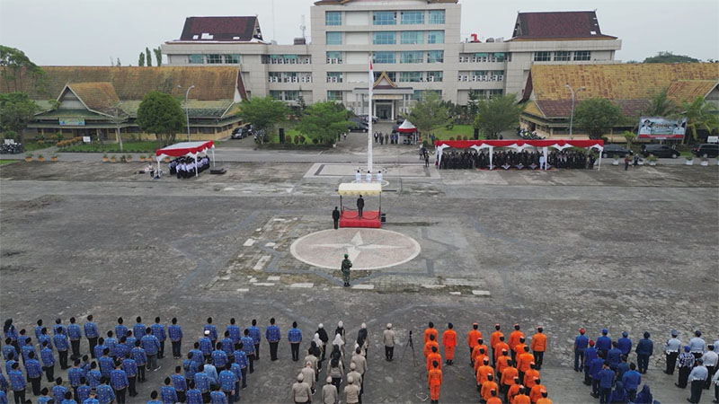Pemkab Inhil melaksanakan upacara Peringatan Hari Lahir Pancasila tahun 2025 di Halaman Kantor Bupati Inhil, Tembilahan, Selasa (3/6/2025).