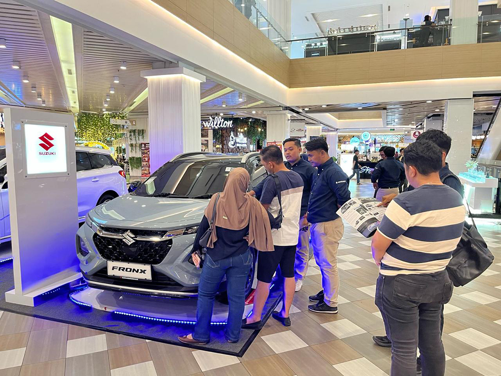 Pameran Suzuki Fronx di Living World Pekanbaru disambut antusias pengunjung mal, Senin (2/6/2025).