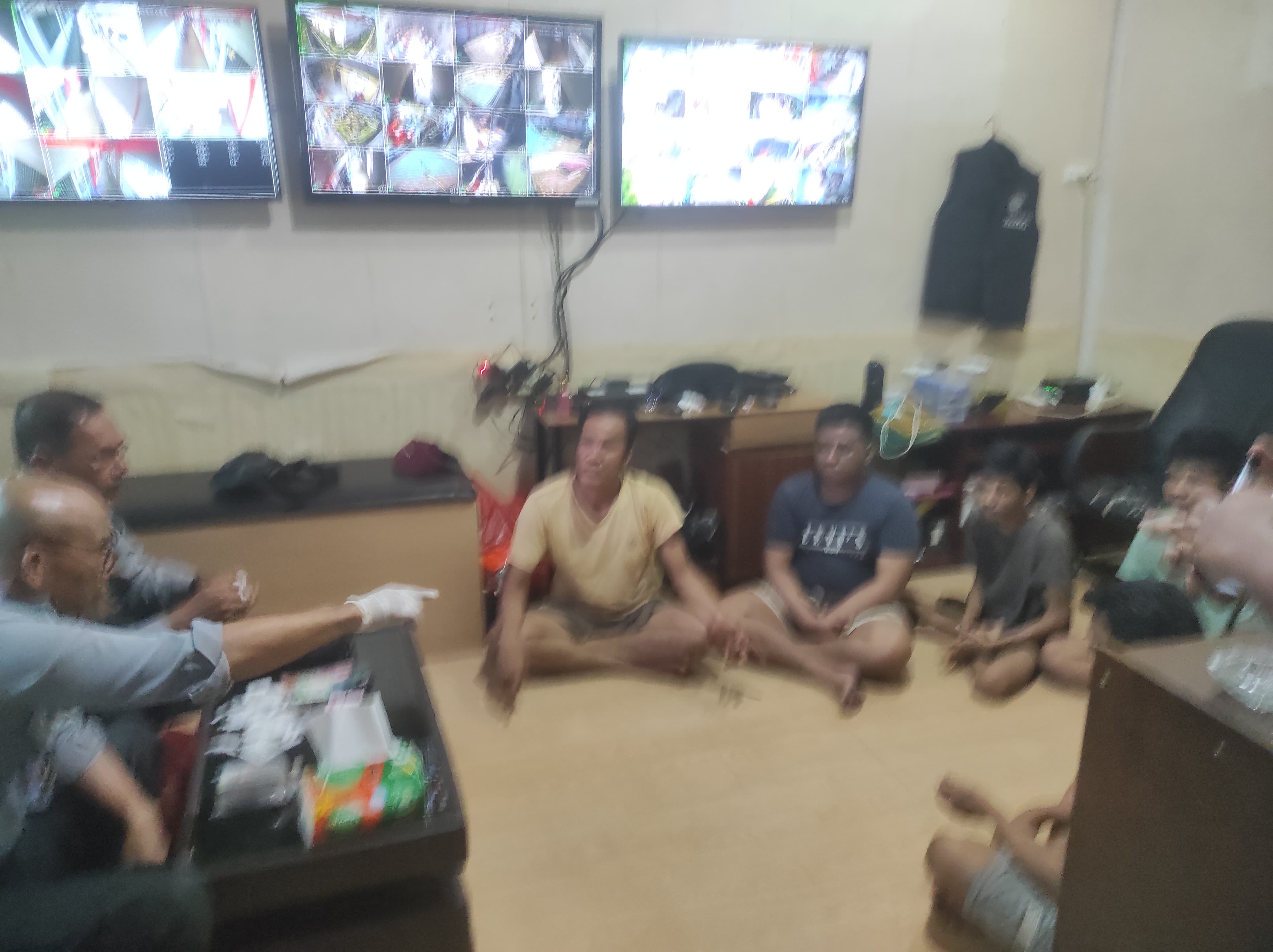 Tiga napi Lapas Bengkalis diamankan petugas Lapas saat melakukan razia hunian di dua blok Lapas Bengkalis didapati tengah pesta narkoba dengan oknum petugas, Selasa (3/6/2025) siang.