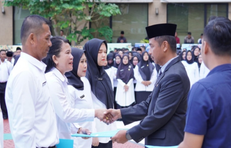 Bupati Kampar  Ahmad Yuzar  secara resmi melantik dan menyerahkan SK kepada 175 CPNS dan 2.693 dan Pegawai Pemerintah dengan Perjanjian Kerja (PPPK) di lingkungan Pemkab Kampar.
