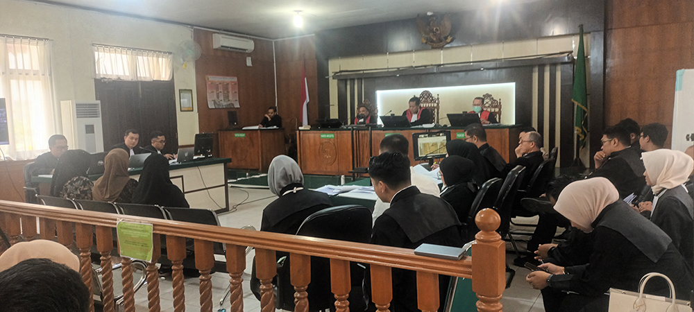 Sidang perkara korupsi gratifikasi dan pemotongan anggaran di Pemko Pekanbaru dilanjutkan di Pengadilan Tipikor. Saksi yang dihadirkan, para THL atau honorer.