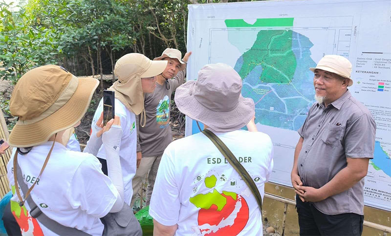 Delegasi Ube-IECA Jepang berkunjung ke lokasi budaya mangrove di Desa Kelapapati pada, Rabu (4/6/2025).