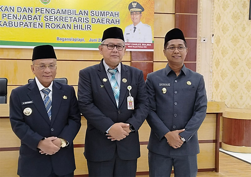 Pj Sekdakab Rohil Drs Ferry H Parya bersama Bupati H Bistamam dan Wabup Jhony Charles, Kamis (5/6/2025).