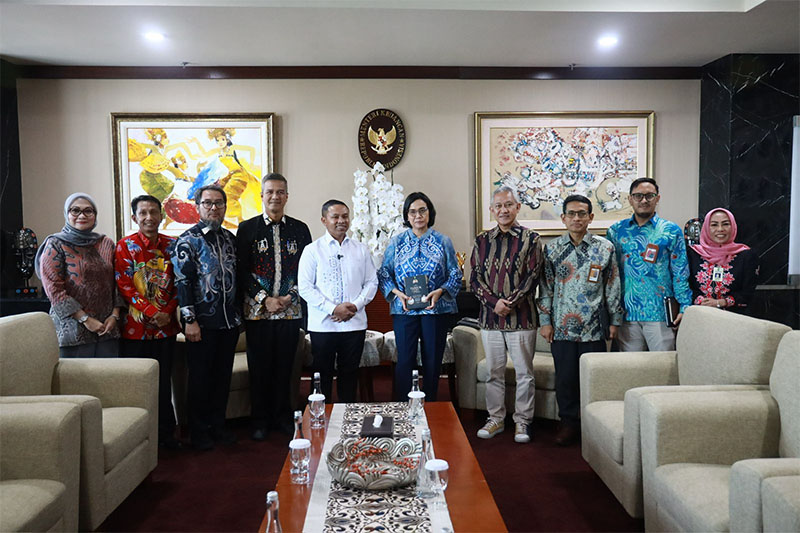 Gubri Abdul Wahid ketika bertemu Menkeu Sri Mulyani di Jakarta, Kamis (5/6/2025).