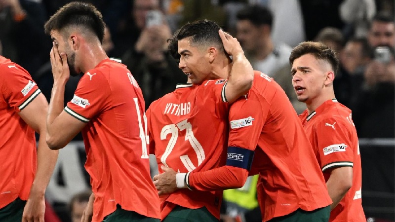 Pemain Portugal merayakan gol ke gawang Jerman pada semifinal UEFA Nations League di Allianz Arena, Munchen, Kamis (5/6/2025) dini hari WIB