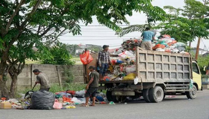 Ilustrasi. DLHK Kota Pekanbaru mengambil alih pengangkutan sampah dari PT EPP setelah armada dan karyawan perusahaan tersebut mogok kerja.
