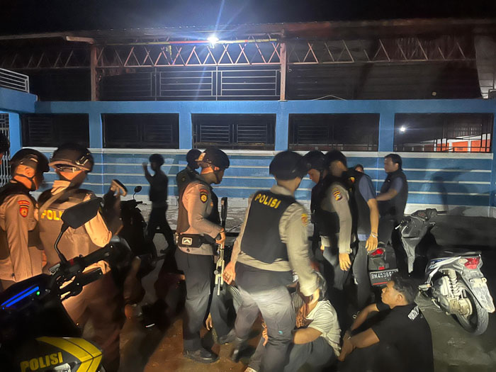 Tim Raga Polres Inhil melakukan pemeriksaan ditempat pemuda berkumpul di Kecamatan Tembilahan, Kamis (5/6/2025) malam.