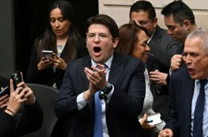 Calon Presiden Kolombia, Miguel Uribe kritis usai diberondong peluru saat menghadiri kampanye.