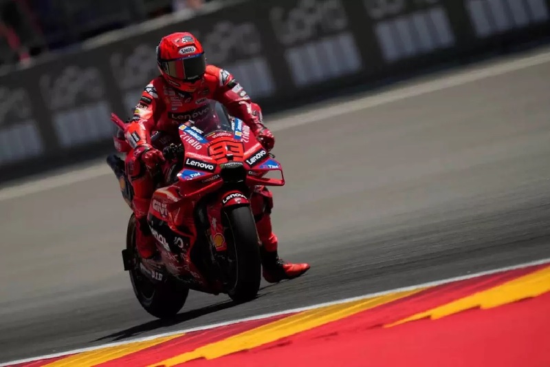 Pembalap Lenovo Ducari Marc Marquez tak tersentuh pada balapan di MotoGp Aragon 2025.
