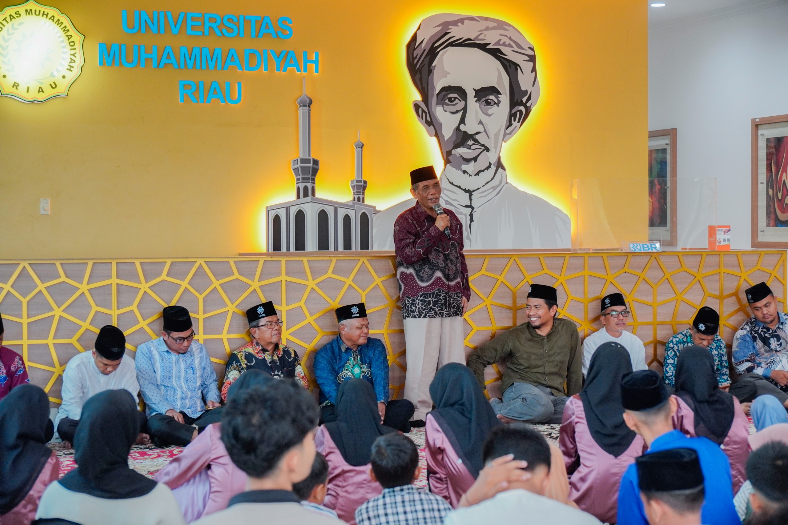 Ketua BPH Umri Prof Dr M Nazir MA saat memberikan sambutan pada acara Milad Ke-17 Umri, Kamis (5/6/2025).