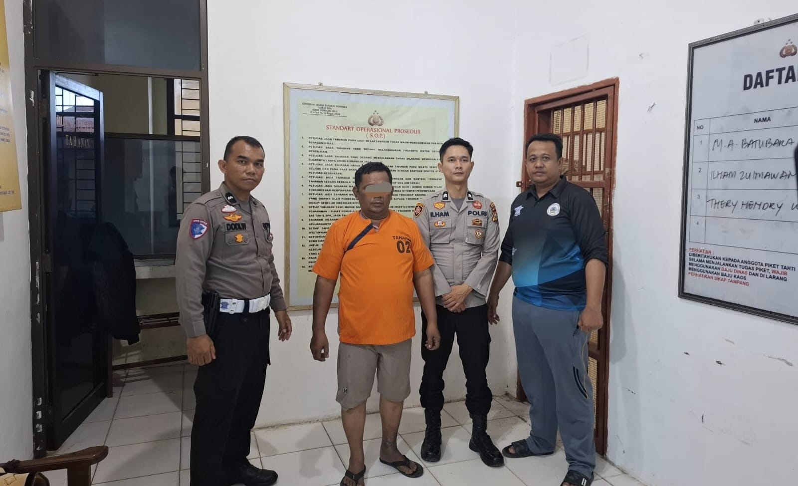 Pengendara travel minibus ditetapkan tersangka dan langsung ditahan, Ahad (9/6/2025).  Humas Polres Inhu