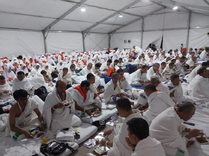 Diskominfo Untuk Riaupos.co  Jemaah haji Kabupaten Kampar saat berada di Muzdalifah, Jumat (6/6/2025).