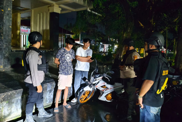 Tim Raga Polres Kampar menggelar patroli malam untuk menjaga keamanan dan ketertiban masyarakat (Kamtibmas) di wilayah Bangkinang, Ahad malam (8/6/2025).