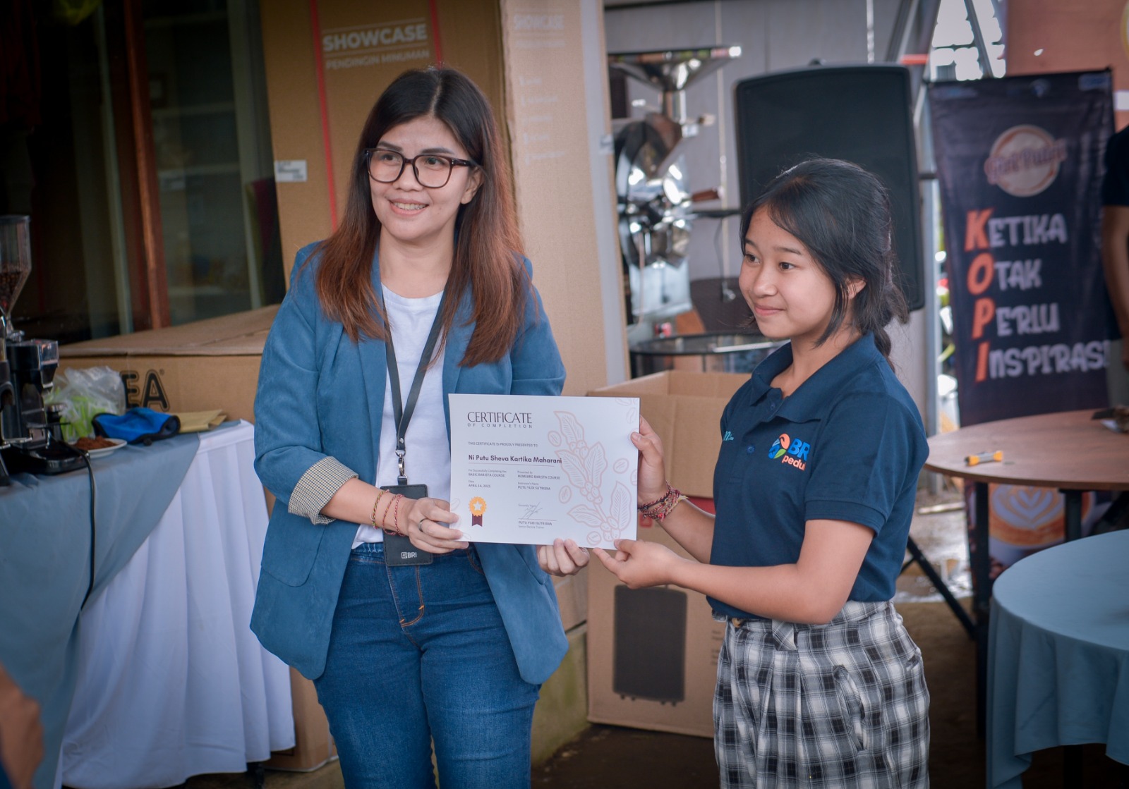 Berkat Pendampingan dari BRI, Kelompok Wanita Tani (KWT) Sari Amerta Giri mendapatkan  bantuan  mesin espresso dan freezer serta pelatihan sertifikasi barista yang diikuti anggota kelompok