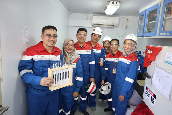Senior VP Technology Innovation PT Pertamina (Persero), Oki Muraza saat melakukan kunjungan ke Proyek Simple Surfactant Flood (SSF) Stage-1 di Lapangan Balam South, Zona Rokan.