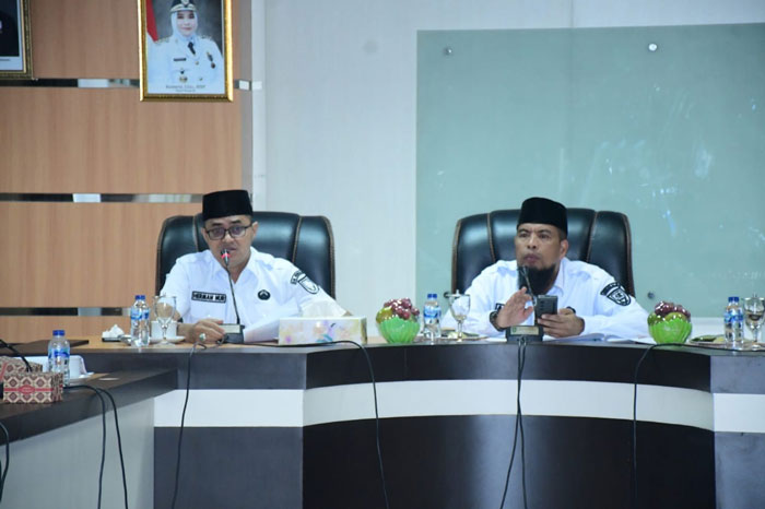 Asisten 1 Andris Wasono memimpin rapat persiapan peseta MTQ asal kabupaten Bengkalis di ruang rapat Kantor Bupati Bengkalis, Rabu (11/6/2025).