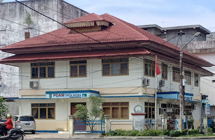 Kantor Perumda Air Minum Tirta Indra di Jalan AR Hakim nomor 2 Kecamatan Rengat, Rabu (11/6/2025).