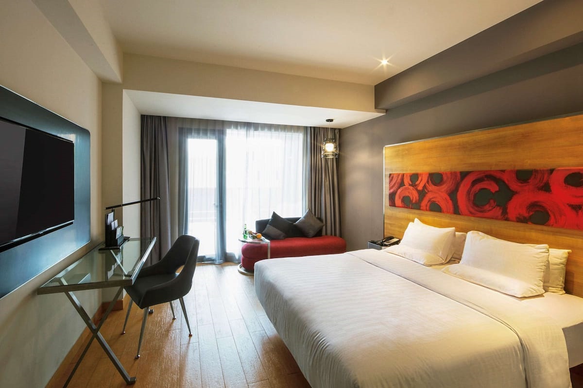 Hotel Novotel Pekanbaru menghadirkan promo booking via WA yang menawarkan harga spesial dan banyak keuntungan lainnya.