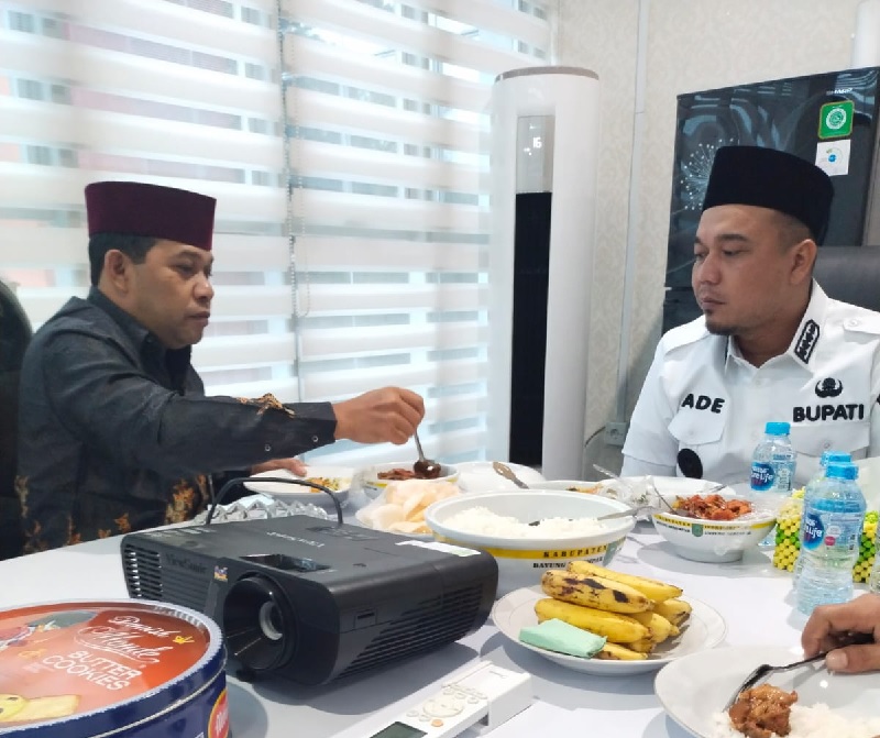 Search... Bupati Inhu, Ade Agus Hartanto SSos MSI saat menerima koordinasi yang dilakukan Ketua Umum LPTQ Inhu menghadapi MTQ ke ke-43 di Kabupaten Bengkalis, Rabu (11/6/2025).