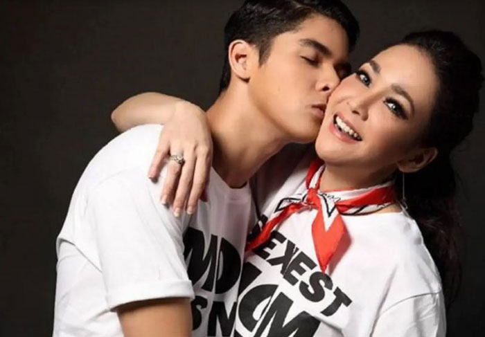 Maia Estianty dan putra sulungnya, Al Ghazali.
