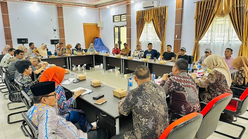 Kepala DKP Bengkalis Susy Hartati menggelar rapat koordinasi bersama instansi terkait membahas pasokan pangan selama MTQ Riau di Bengkalis di Aula Kantor DKP Bengkalis, Kamis (12/6/2025).