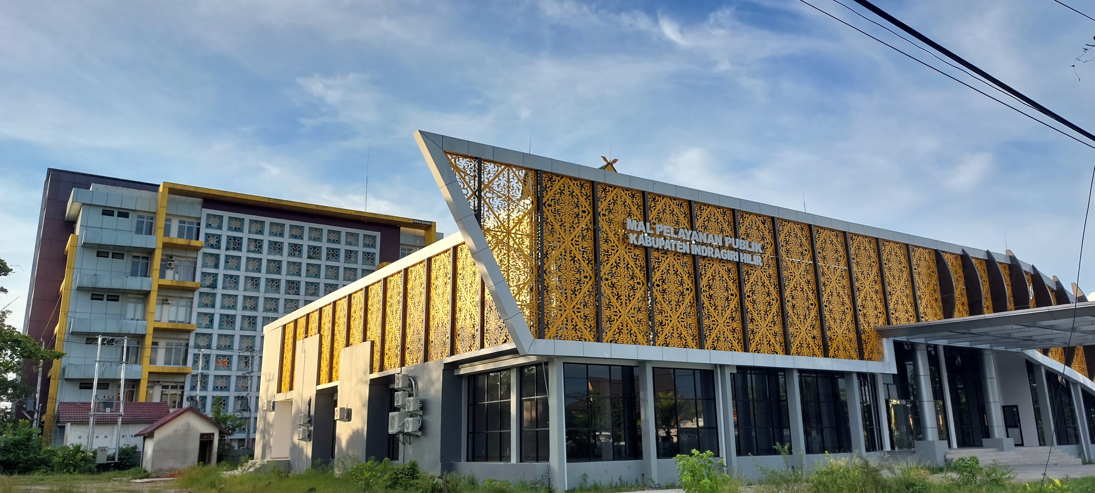 Gedung Mal Pelayanan Publik (MPP) Kabupaten Indragiri Hilir di Jalan Prof M Yamin, Tembilahan yang megah siap melayani masyarakat.