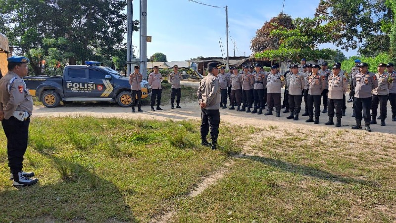 Apel personel Polres Siak dan Polsek jajaran maksimalkan pengamanan PT SSL Kampung Tumang, Kecamatan Siak, setelah sebelumnya terjadi bentrok antara warga dengan PT SSL, Sabtu (14/6/2025).