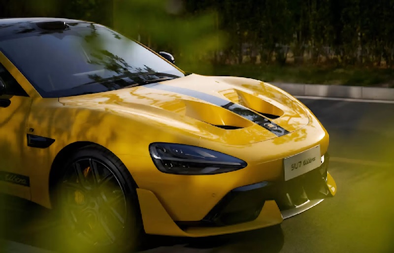 Mobil listrik Xiaomi SU7 Ultra menjadi mobil listrik mewah tercepat di lintasan legendaris N&uuml;rburgring Nordschleife.