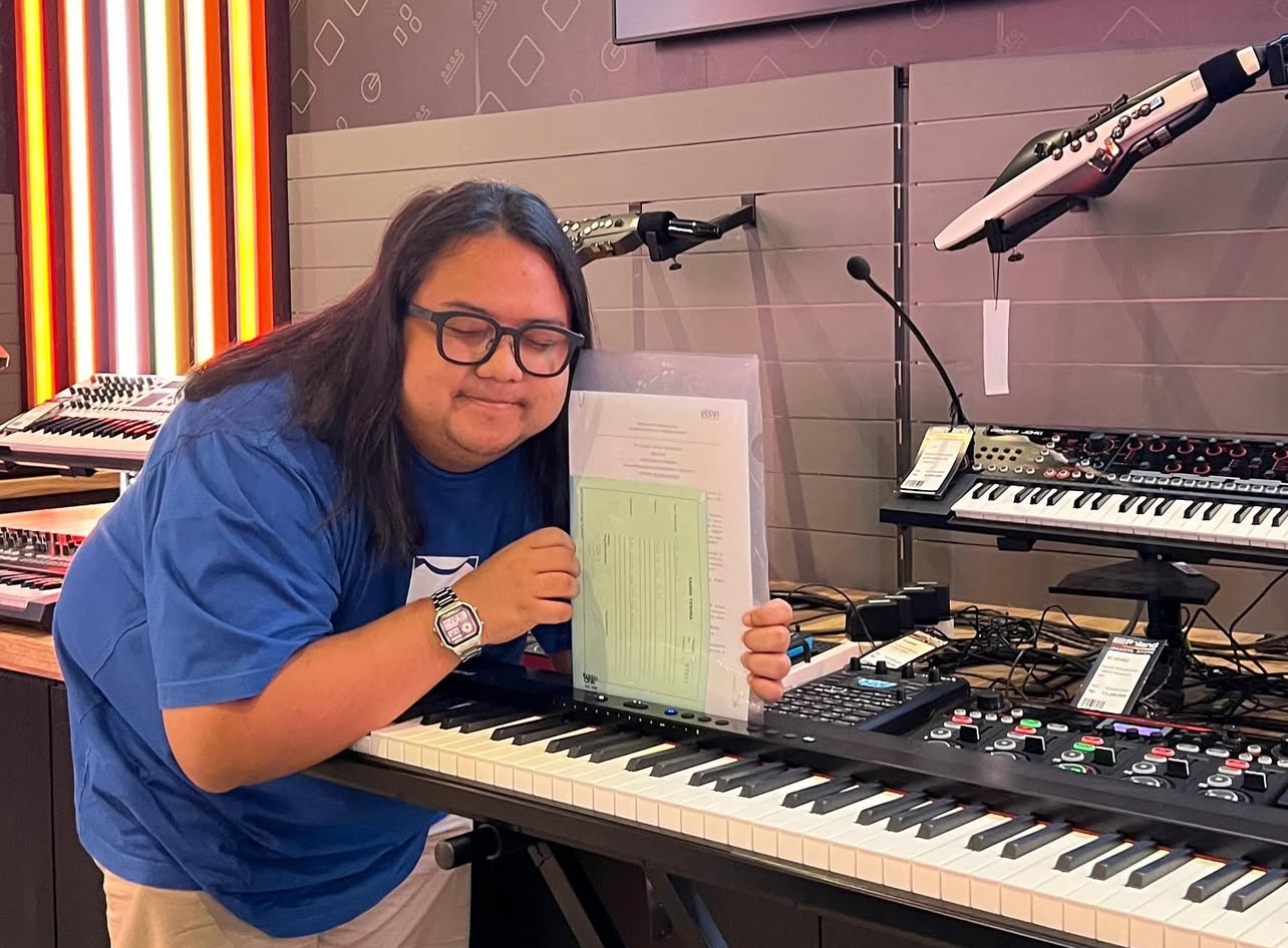Musisi yang selalu ceria dan menghibur, Gusti Irwan Wibowo alias Gustiwiw meninggal dunia di usia yang belum genap 26 tahun, pada Ahad (15/6/2025).
