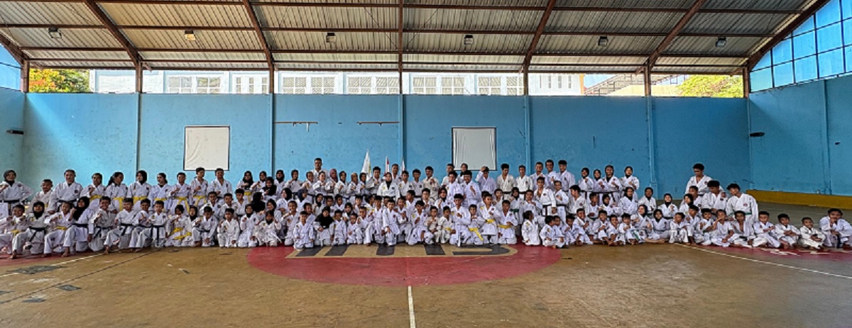 Sebanyak 134 karateka dari Kampar dan Rokan Hulu mengikuti UKT Kyu Semester I tahun 2025 Hulu di GOR SMAN 1 Bangkinang Kota, Ahad (15/6/2025).