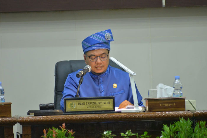 Ketua DPRD Inhil Iwan Taruna berpidato pembukaan sidang paripurna milad Inhil