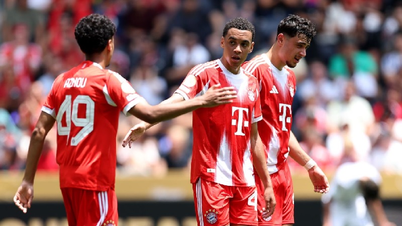 Pemain Bayern Munchen merayakan gol ke gawang Auckland City di Piala Dunia Antarklub 2025.  Jamal Musiala bikin hattrick saat Bayern menang 10-0.