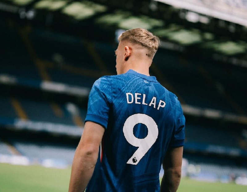 Liam Delap dipercaya manajer Enzo Maresca untuk mengenakan nomor punggun 9 di Chelsea, di mana banyak penyerang hebat gagal.