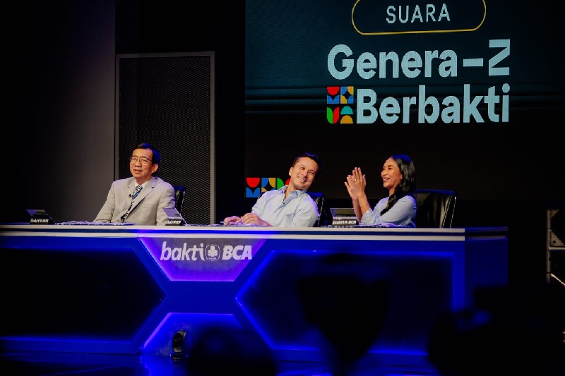 Aktor Nicholas Saputra (tengah) bertindak sebagai salah satu dewan juri seleksi Finalis Genera-Z Bakti BCA, baru-baru ini.
