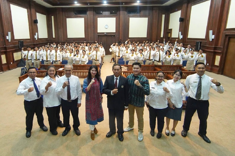 TikTok Shop by Tokopedia melalui Creators Lab, berkolaborasi dengan Kemenpar RI, memberikan pelatihan komprehensif kepada mahasiswa/i Politeknik Pariwisata (Poltekpar) Bali, Senin (16/6/2025).