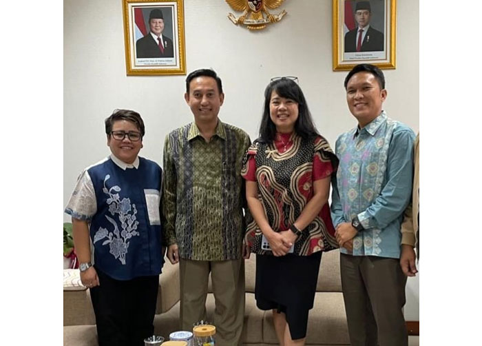 Ketum Pacu Jalur 2025, Werry Ramadhan Putra (batik biru), Dirjen Informasi dan Diplomasi Publik Kemenlu Siti Nugraha Mauludiah (paling kiri), Direktur Ani Nigeriawati dan Diplomat Senior Agustaviano