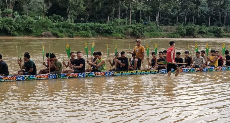 Menjelang helat Pacu Jalur Rayon II di Kecamatan Hulu Kuantan, Jumat (20/6/2025), desa-desa di Hulu Kuantan intens melakukan latihan.
