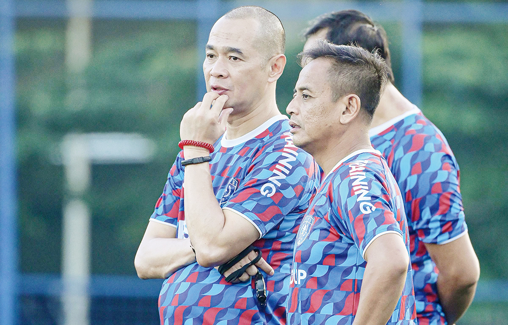 Kurniawan Dwi Yulianto (kiri)  dan Ilham Romadhona.