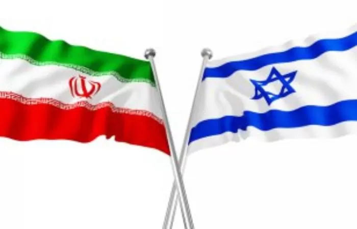 Bendera Iran (kiri) dan Israel (kanan).