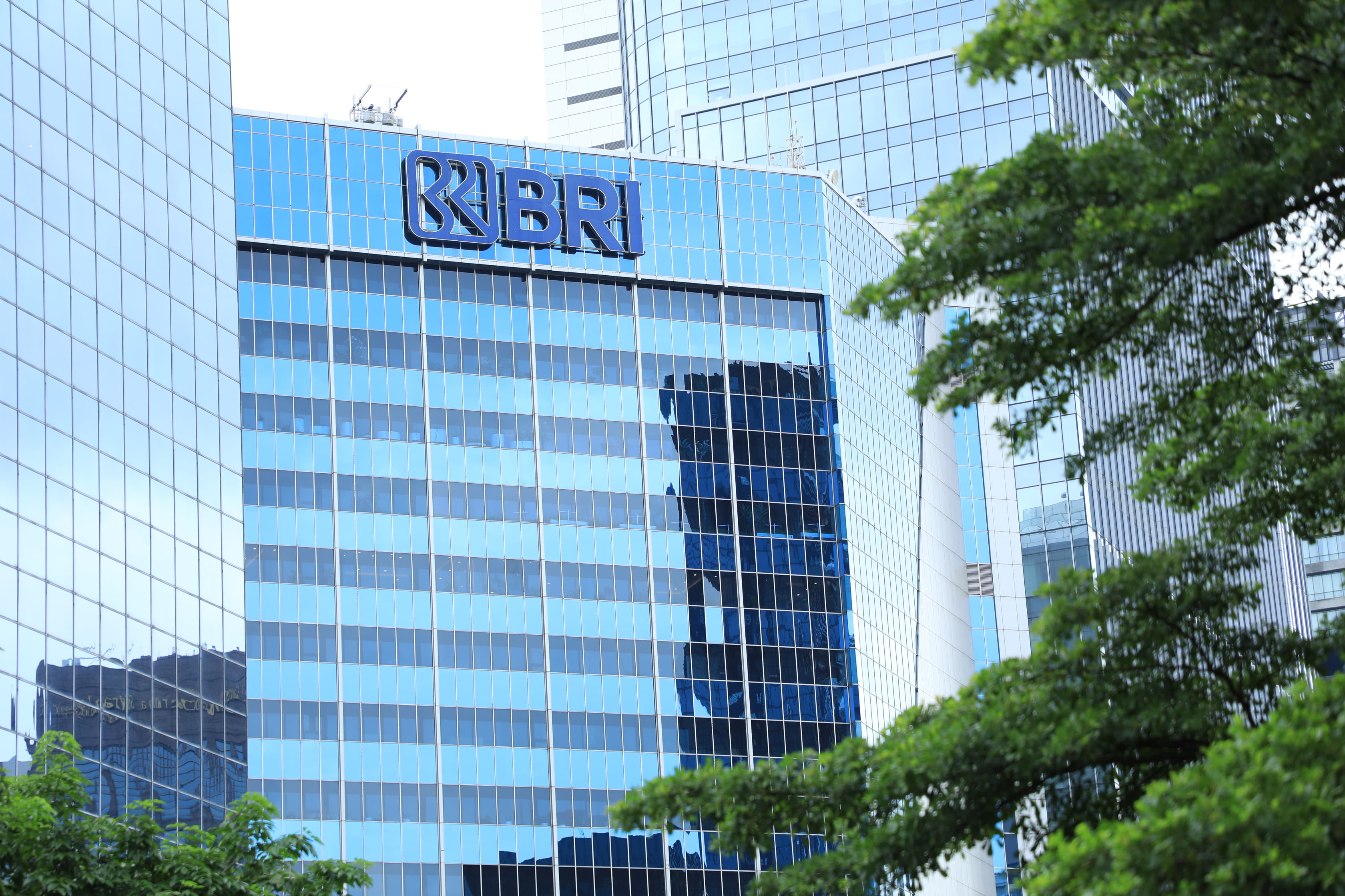 BRI kembali meraih pencapaian internasional membanggakan, dengan menempati posisi ke-349 dari 2.000 perusahaan publik terbesar di dunia versi Forbes Global 2000
