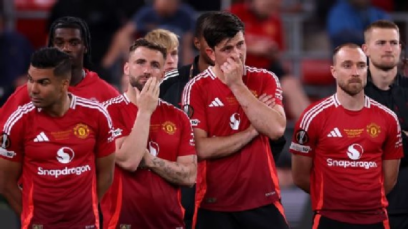 Manchester United finis di urutan ke-15 di Liga Premier musim lalu dan kalah di final Liga Europa dari Tottenham membuat mereka asbsen di Eropa musim depan.