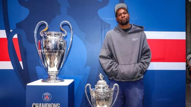Bintang NBa Kevin Durant beli saham minoritas di Paris Saint Germain.