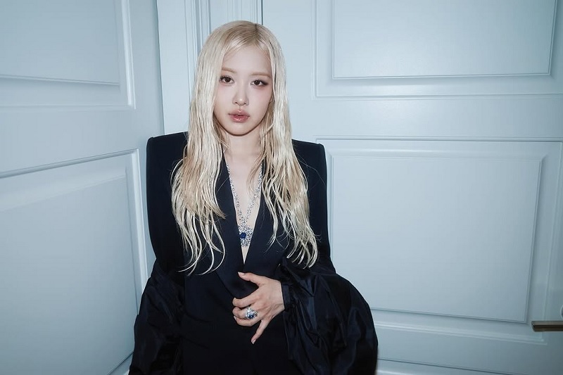 Rose Blackpink meraih Bonsang dan World Best Artist di Seoul Music Awards ke-34.