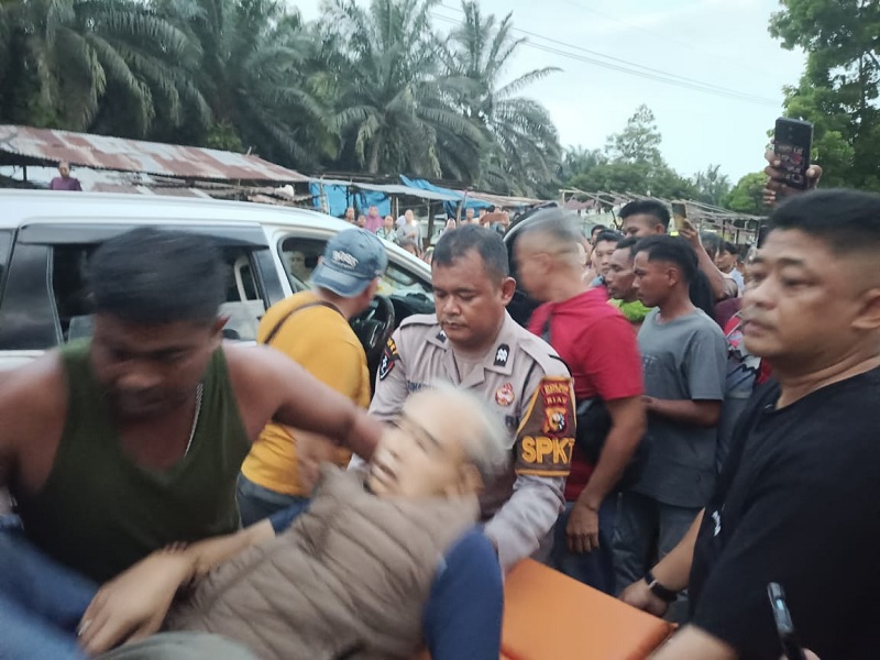 Ketua DPD PAN Inhil Sulaiman MZ dalam kondisi sudah tak bernyawa di dalam mobil di Jalan Lintas Timur, Desa Redang Seko, Kecamatan Lirik, Kabupaten Inhu, Ahad (22/6/2026).
