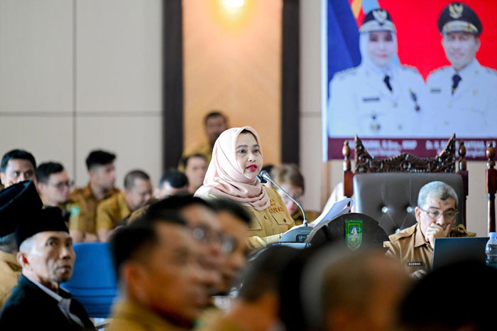 Bupati Bengkalis Kasmarni menyampaikan arahannya pada pembukaan Musrenbang RPJMD Kabupaten Bengkalis di Ruang Rapat Dang Merdu Lantai IV Kantor Bupati Bengkalis, Senin (23/6/2025).
