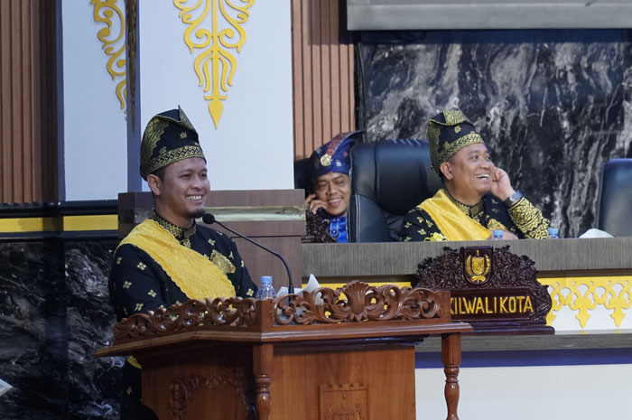 Wako Pekanbaru Agung Nugroho menyampaikan pidato pada Sidang Paripurna Hari Jadi ke-241 Kota Pekanbaru pada Senin (23/6/2025).