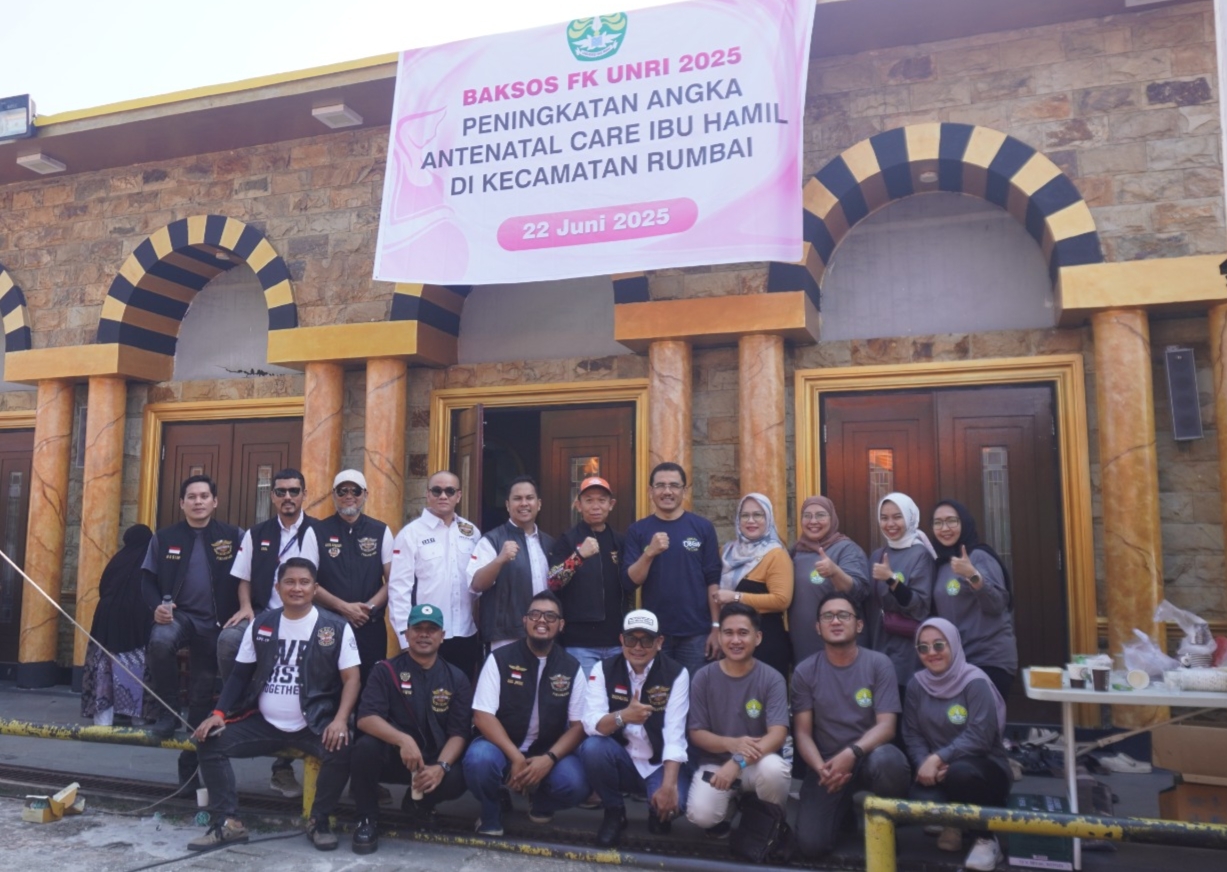Tim HDCI dengan tim USG dari KSM Obsgyn FK Unri foto bersama usai kegiatan Bakti Sosial Terpadu di Kecamatan Rumbai, Pekanbaru, Ahad (22/6/2025