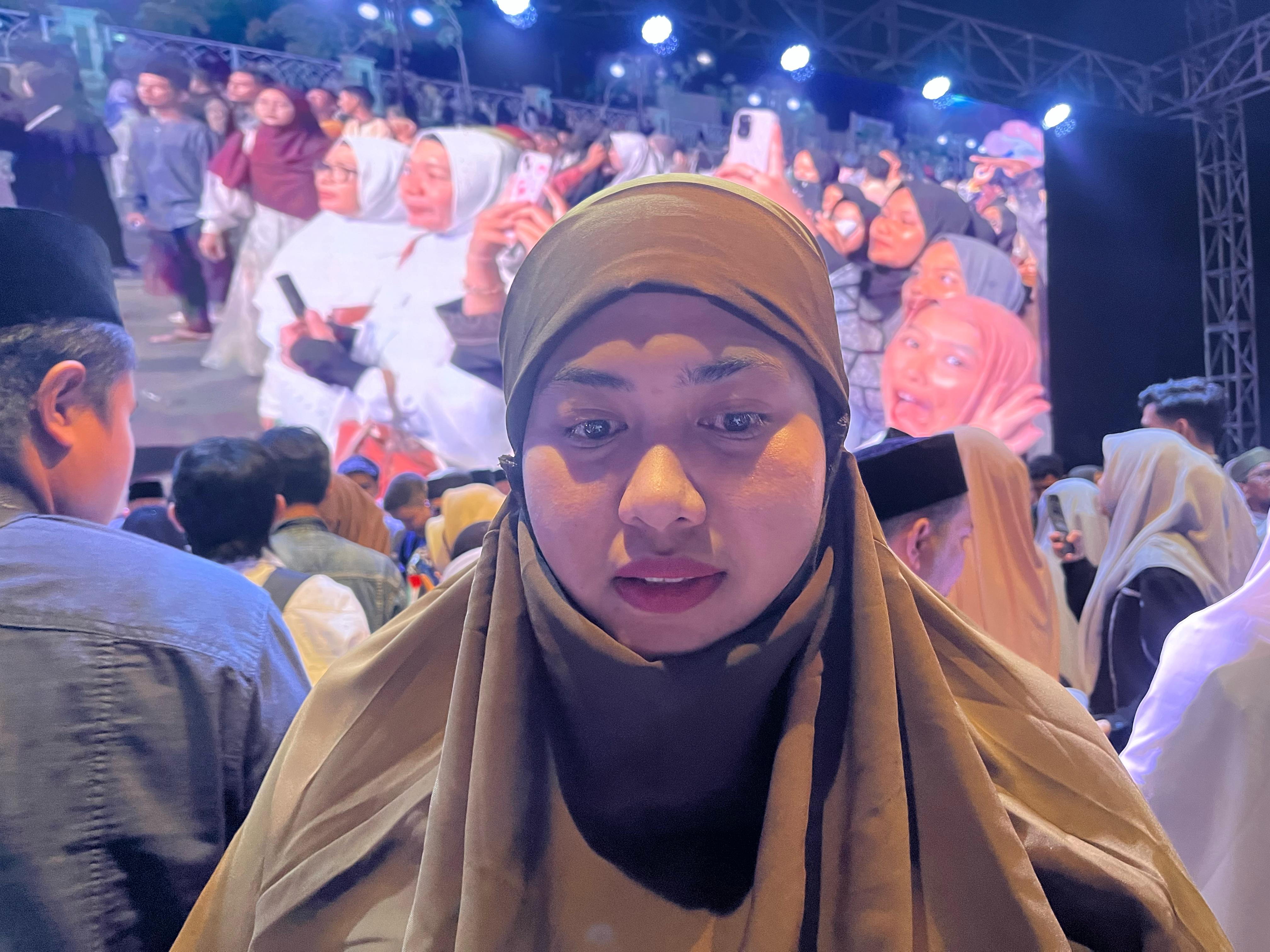 Rafahadayana Azrah saat menghadiri tablig akbar dan mendapatkan hadiah tiket umrah dari Wali Kota Pekanbaru Agung Nugroho, Ahad (22/6/2025) malam.