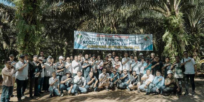 Manajemen PTPN IV Regional III foto bersama dengan peserta. Foto diambil beberapa waktu lalu.